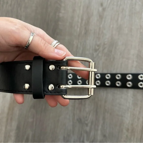 LIKE NEW Grommet Belt - Picture 3 of 3